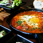 シャクシュカ（野菜のチリトマトソース炒め半熟卵とじ）