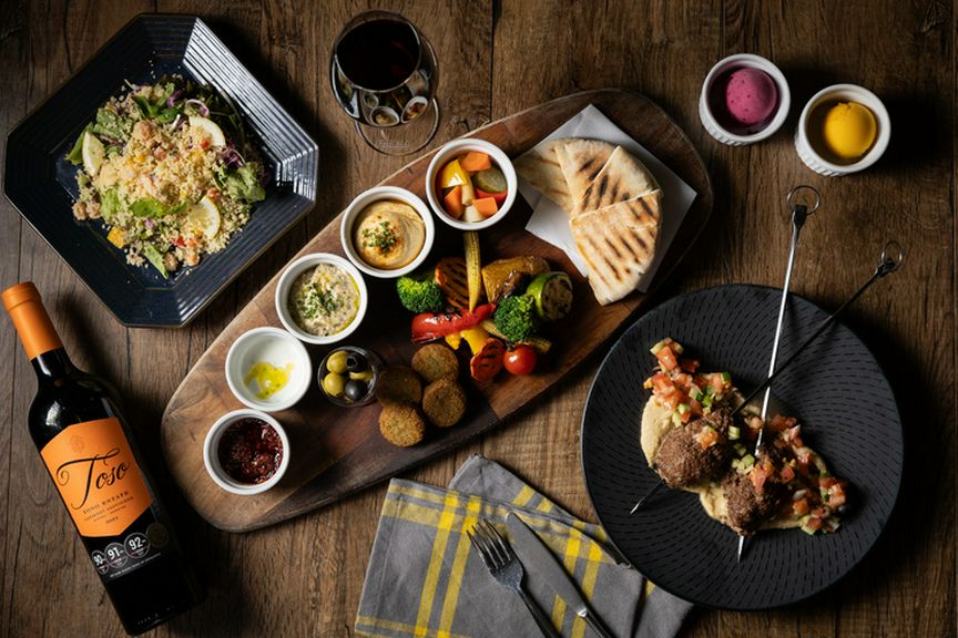 中近東の味を楽しむセット！中近東プレート、タブレ、ケフタケバブorヴィーガンケバブ3品