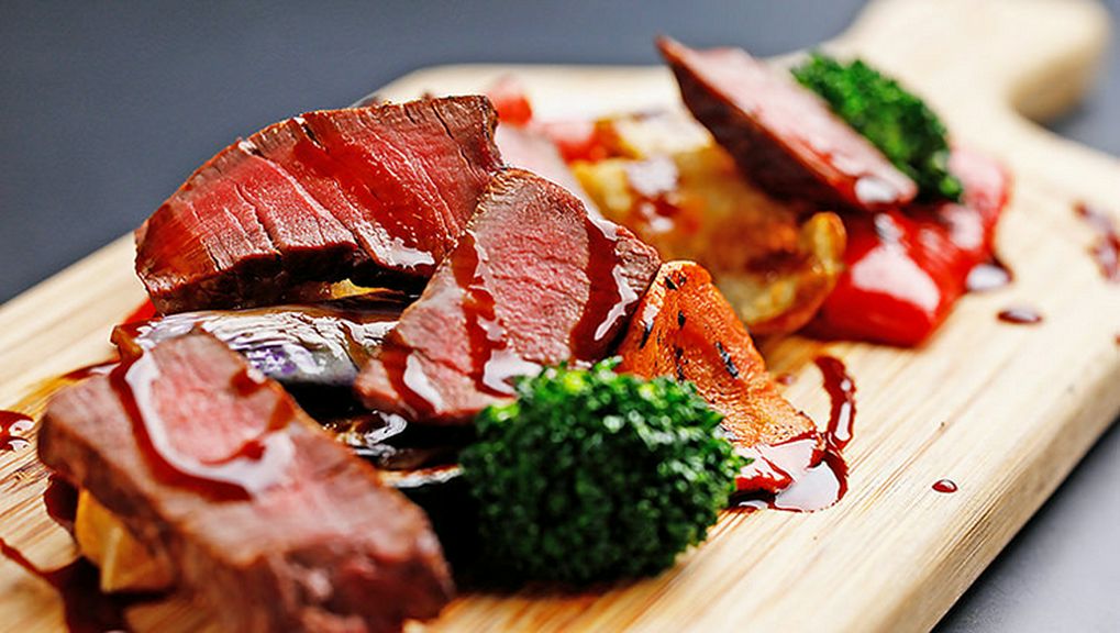 牛フィレ肉ステーキがメイン♪魚介オリーブオイル焼き、グリークサラダなど5品!