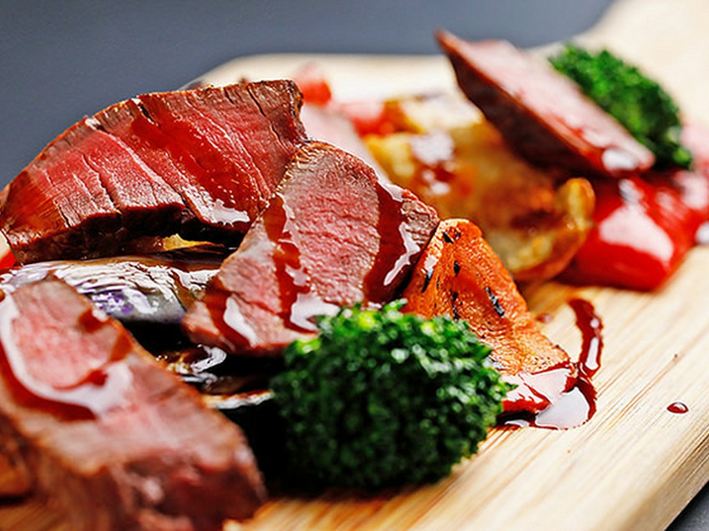 牛フィレ肉ステーキがメイン♪魚介オリーブオイル焼き、グリークサラダなど5品！