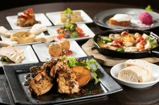 「若鶏のグリル ディアボロソース」「ミックスアヒージョ」など4品をご堪能ください。