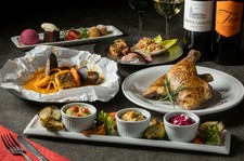 本格地中海料理で異国情緒あふれる夜を。魚介カルトッチョと若鶏コンフィが楽しめるコースです。