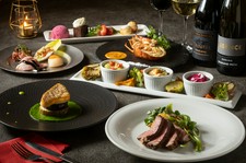 魚のポワレ、オマールと和牛で彩る豪華コース。特別な聖夜に贅沢を。