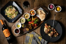 中近東の味を楽しむセット！中近東プレート、タブレ、ケフタケバブorヴィーガンケバブ3品