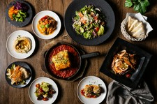 当店おすすめ！タパス6品、グリークサラダ、イカエビのガーリックバター炒め、ムサカ、ガトーショコラ5品