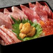 新鮮な海の幸を使った豪華なお重を提供する、大阪高島屋7階の【まぐろ屋えびす】。日常の中に“ちょっと贅沢”を演出してくれる、ランチ・ディナータイムに最適なスポットです。