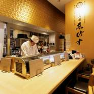 ショッピングデートの途中で立ち寄るのもオススメな一軒。新鮮な海鮮を使ったお重だけでなく、盛りだくさんの御膳や、造りをはじめ一品モノも取り揃えています。少しリッチな気分を大切な人と味わってみませんか。