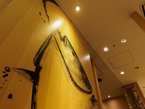 名物まぐろをはじめ、市場直送の鮮魚を気軽に味わえる場所