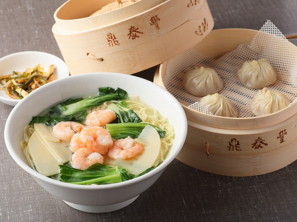 新鮮な季節の野菜、特注の麺、プリプリの海老。厳選食材を使用