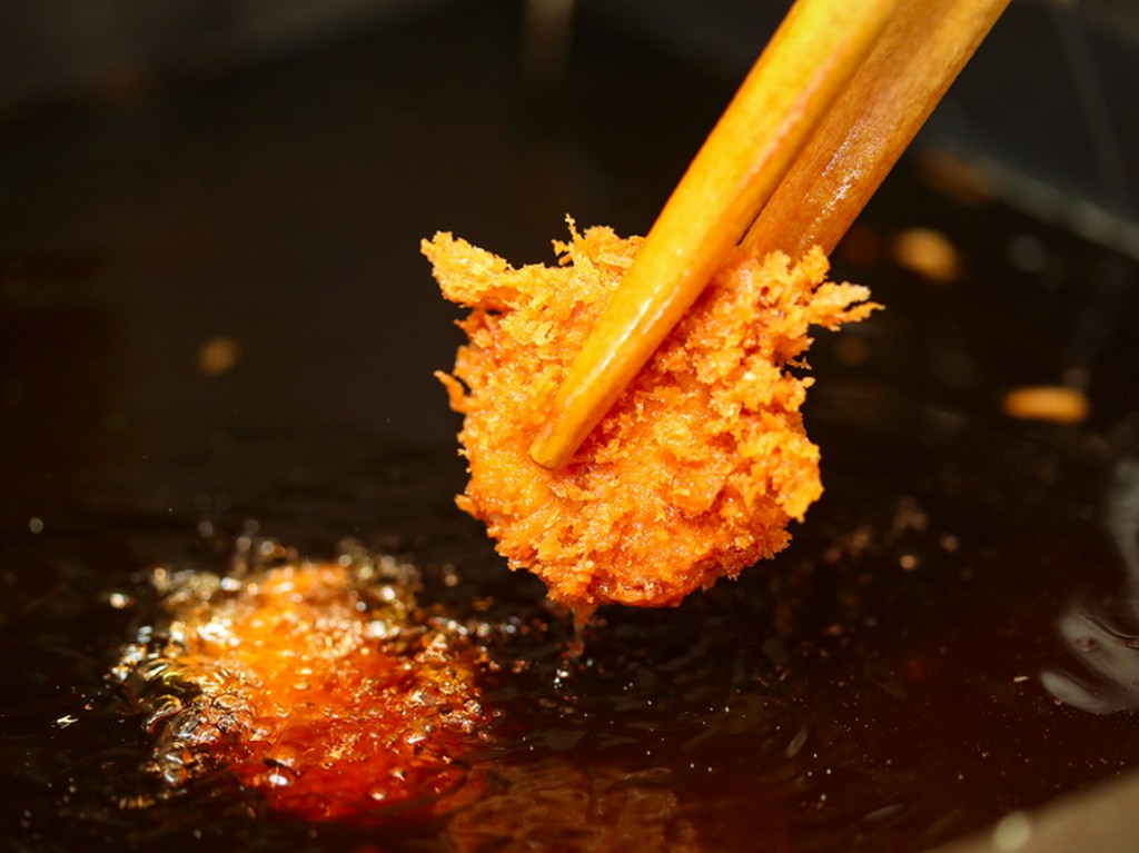 パン粉の出来が、「とんかつ」の美味しさを決める鍵となる