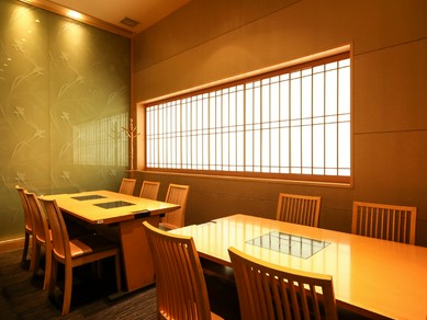 周りを気にせずゆったりと過ごせる、和の半個室