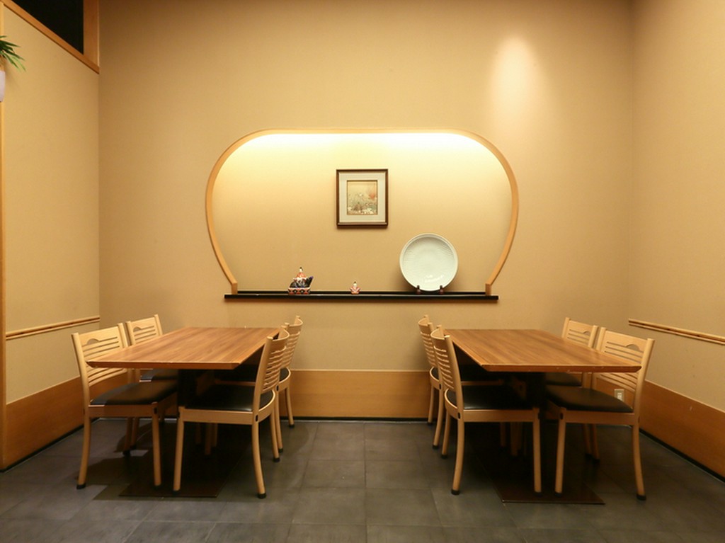 洗練された落ち着いた空間で、ゆったり語り合える接待を