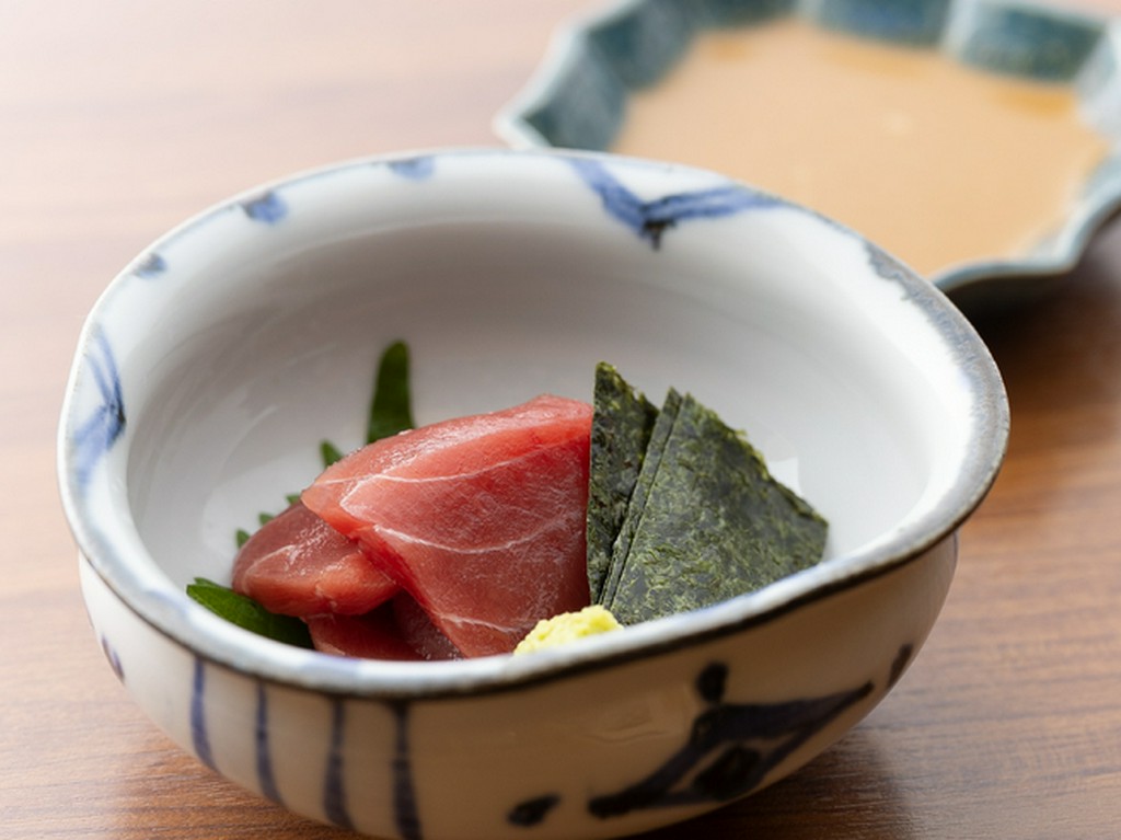 鯛又は鮪の胡麻ダレ掛け