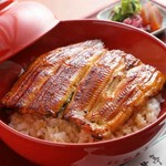 戦前から引き継ぐ秘伝の特製たれ使用。深みのある旨みを味わう『鰻丼』