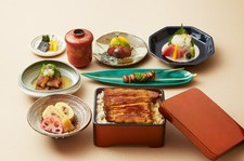 東京竹葉亭の名物料理が楽しめる月コースに、旬の「お造り」を加えたコースです。