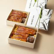 ご飯の中にも、もう半匹入った鰻丼折です。たっぷり鰻をご賞味下さい。