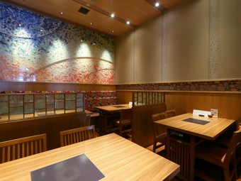 伝統の先にある新しさで、多くの常連客が通うそば店