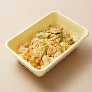 おそば屋さんならではの特製お出汁と濃厚な玉子を使用した絶品親子丼をお召し上がりください。 

※15分前までにご予約 
