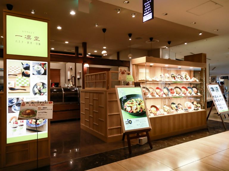 大阪?島屋7Fにあり、利便性抜群。買い物帰りやデートに最適