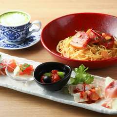 種類豊富なセットメニュー多数。好みのパスタと組み合わせて