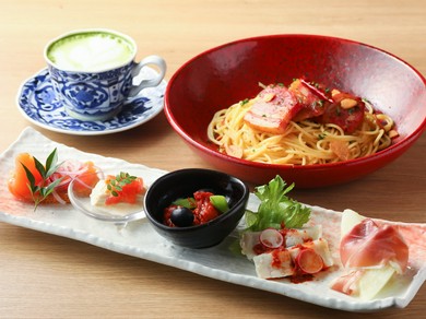 種類豊富なセットメニュー多数。好みのパスタと組み合わせて