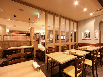 幅広い年代に好まれる店。買い物帰りの食事や母娘デートに