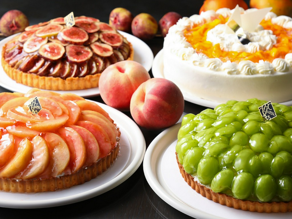 シャインマスカットや一桃匠など、季節のフルーツを使って