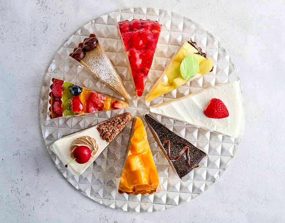 平日18時～20時限定、【FASCINO】自慢のケーキが食べ放題に
