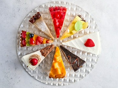 平日18時〜20時限定、【FASCINO】自慢のケーキが食べ放題に