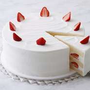 ファシーノのビックケーキ：27ｃｍのホールケーキ
※カットケーキのテイクアウトもございます。
単品：1,600円　ドリンクセット：2,150円　1カットテイクアウト：1,580円