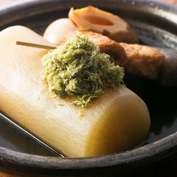 だしの旨味が口中に広がる『<当店人気No.3>でっかい大根のおでん』