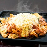 ミックスチーズがとろける絶品タッカルビ! ピリ辛がクセになります!(2~3人向け)/さらに辛め 1090円
