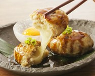 軟骨のコリコリ食感がくせになる『<当店人気No.1>手づくりとろ~りチーズつくね』