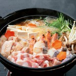 最強の横綱を育てた宮城野部屋の本物の味を、【わん】で。
横綱の強さの源となったちゃんこ鍋。皆様に楽しんでいただけるよう、白鵬自ら監修し、こだわりの味を表現いたしました。
※写真は4人前です。