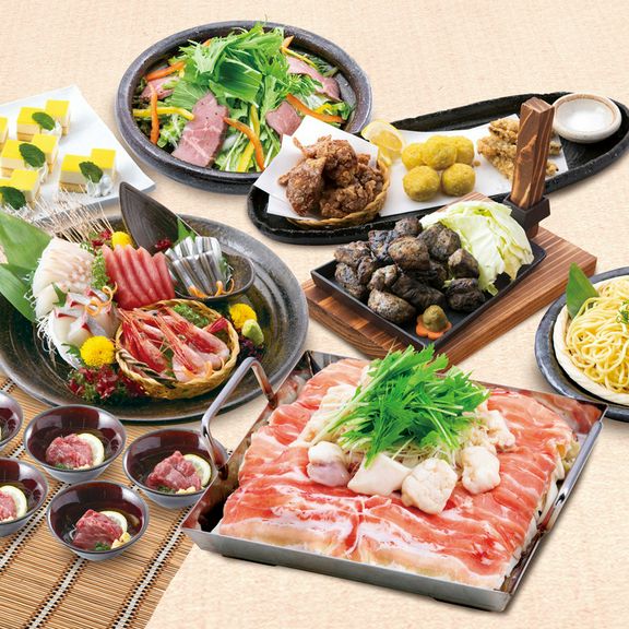 テーブルを華やかに彩るのは、乙女心をくすぐる美味しい九州料理