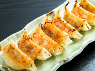 ジューシーな肉汁溢れる『こだわり黒豚焼き餃子』