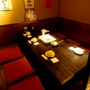 6名席の個室となります。
落ち着いた雰囲気のお席となっております。