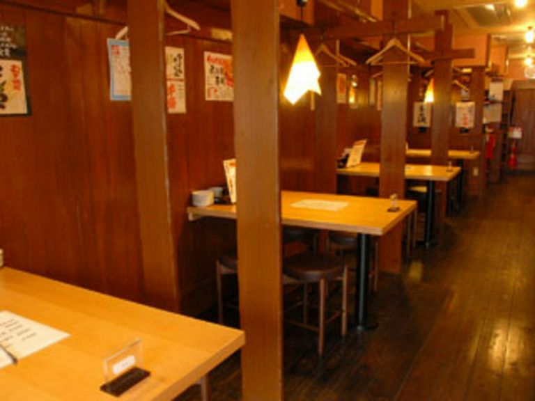 昔懐かしい“屋台”をイメージした活気ある店内で楽しいひと時を