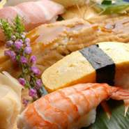 本格職人が握る自慢の『江戸前寿司』や新鮮さが自慢の『刺し盛り』など、新鮮な魚介類のメニューをメインに、豊富なで美味しい料理を取り揃えたお得なコース料理もご用意。各種ご宴会やパーティなどに最適です！