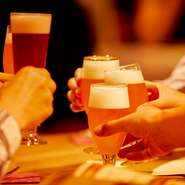 クラフトビールを20種取り揃えております。料理と相性の良い当社オリジナルビールをはじめ、女性におすすめのフルーツビールやすっきりと飲めるホワイトビールなど様々な味わいをお楽しみいただけます。