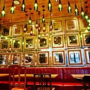 ゆったりと落ち着ける広々とした店内。
デートやパーティーに最適なコースも各種ご用意しております。