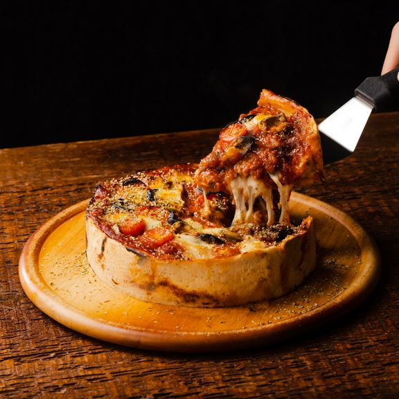 スパークリングワインやクラフトビール含む乾杯ドリンク付き!石窯シカゴピザを楽しむ全3品のコース。