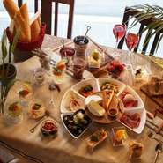 ゆったりと落ち着ける広々とした店内。
デートやパーティーに最適なコースも各種ご用意しております。