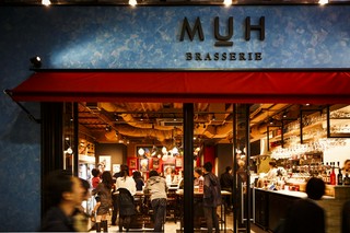 「人の円」を作っていく活気に満ちた店内♪