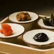 季節に合わせたお料理をご用意。
旬の食材を使った限定のお料理をお楽しみ頂けます。