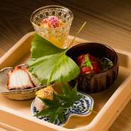 前菜、八寸、旬のお造りと、四季折々の味わいを詰め込んだ懐石料理。メイン食材である米を引き立ててくれます。
