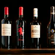 フランスやイタリア産のワインをメインに、コースのどの料理にも合わせられる幅広いラインナップを取り揃えます。最近では国産も多く仕入れ、単体でも楽しめるような一杯をご提案することも。
