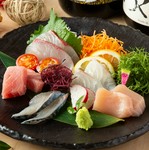市場直送の選りすぐり鮮魚の贅沢5種盛り合わせです。