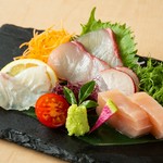市場直送の選りすぐり鮮魚の3種盛り合わせです。