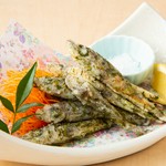宮崎県特産のメヒカリ。磯の香りのする唐揚げです。